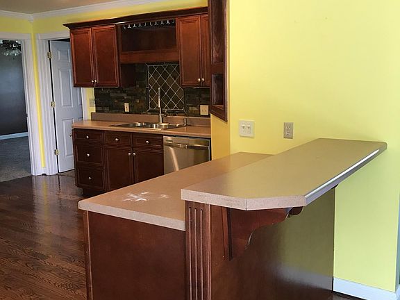KITCHEN BAR