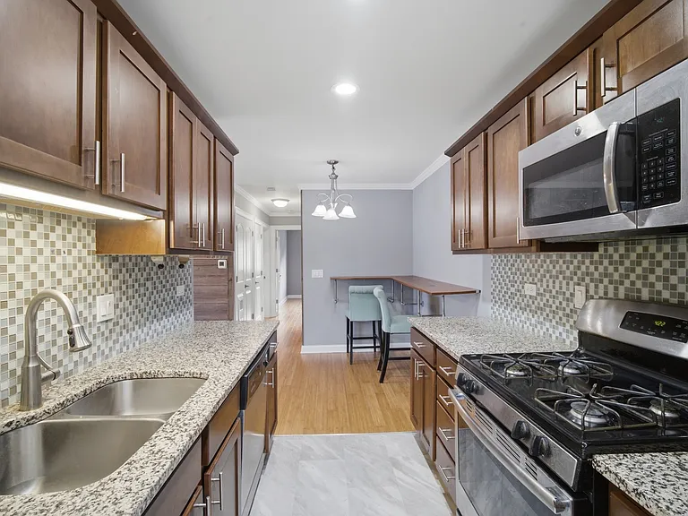 1306 Cove Dr #229D — Photo 6