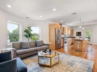 97 Fuller St #PENTHOUSE, Brookline, MA 02446
