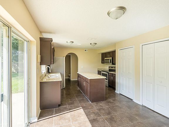 4th image of 10 Lamar Ln