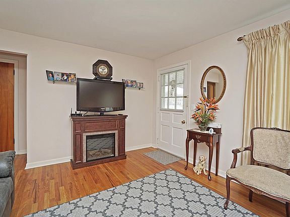 5th image of 8408 Lake Ave