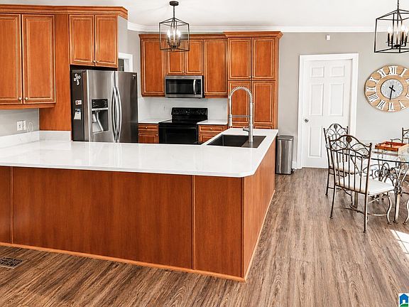 4th image of 205 Cameron Cir