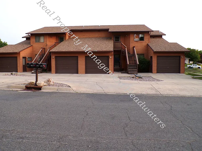 2552 Heritage Dr — Photo 1
