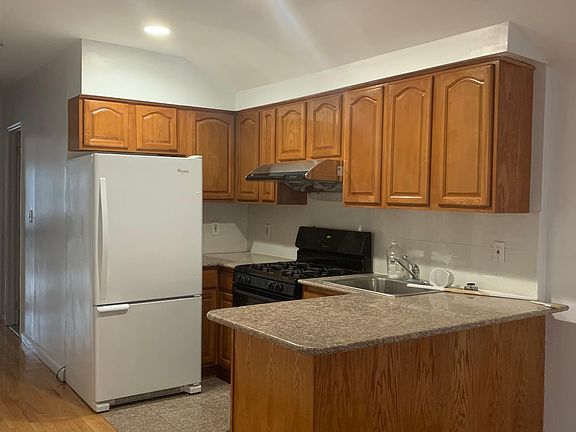 4th image of 2215 125th St Fl 2