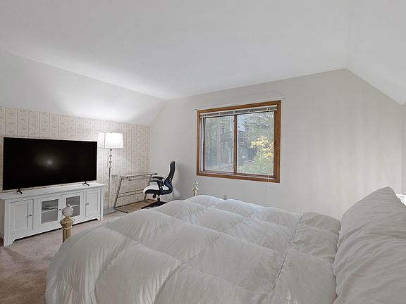 5th image of 124 E Ln