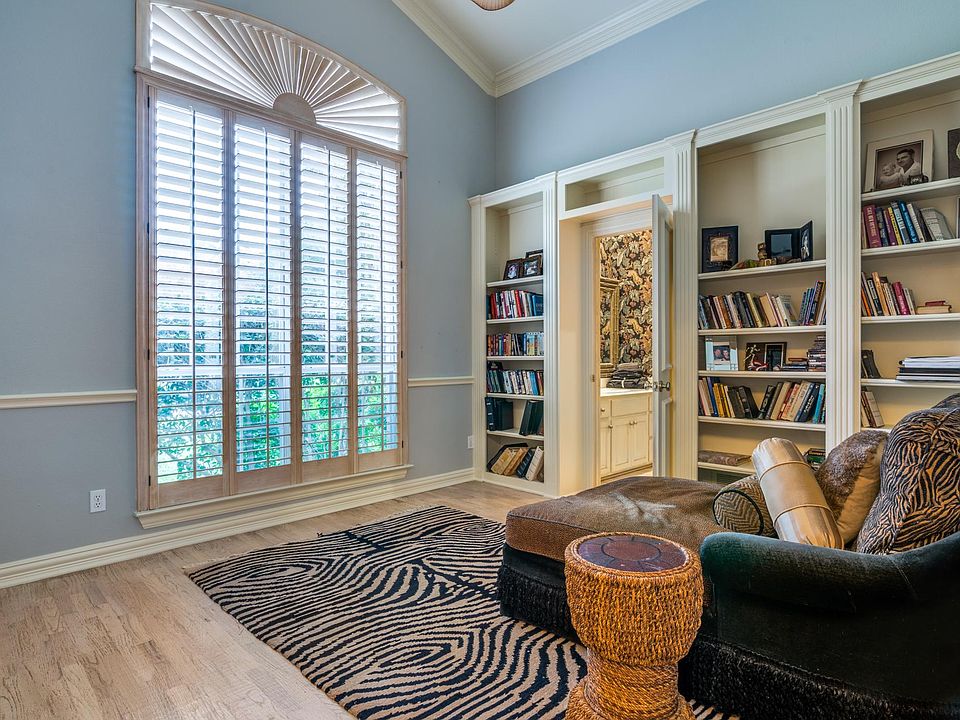 Office or entertainment center room.