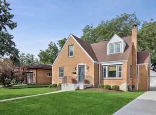 422 S Harvard Ave, Villa Park, IL 60181