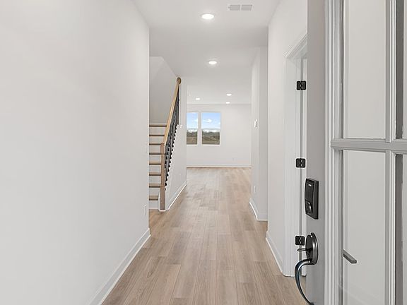 3rd image of 839 Molly Ln