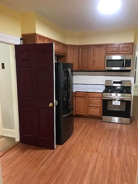 1st image of 1050 E 94th St #2