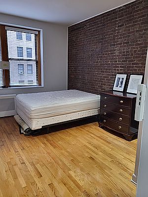 4th image of 833 Lexington Ave APT 4A