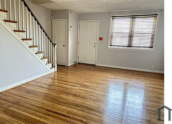 3 bed, 1180 sqft, $1,990 — Photo 3