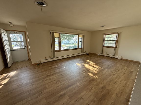 5th image of 5320 47th Ave