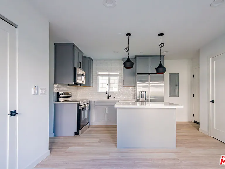 2602 Carnegie Ln #6 — Photo 4