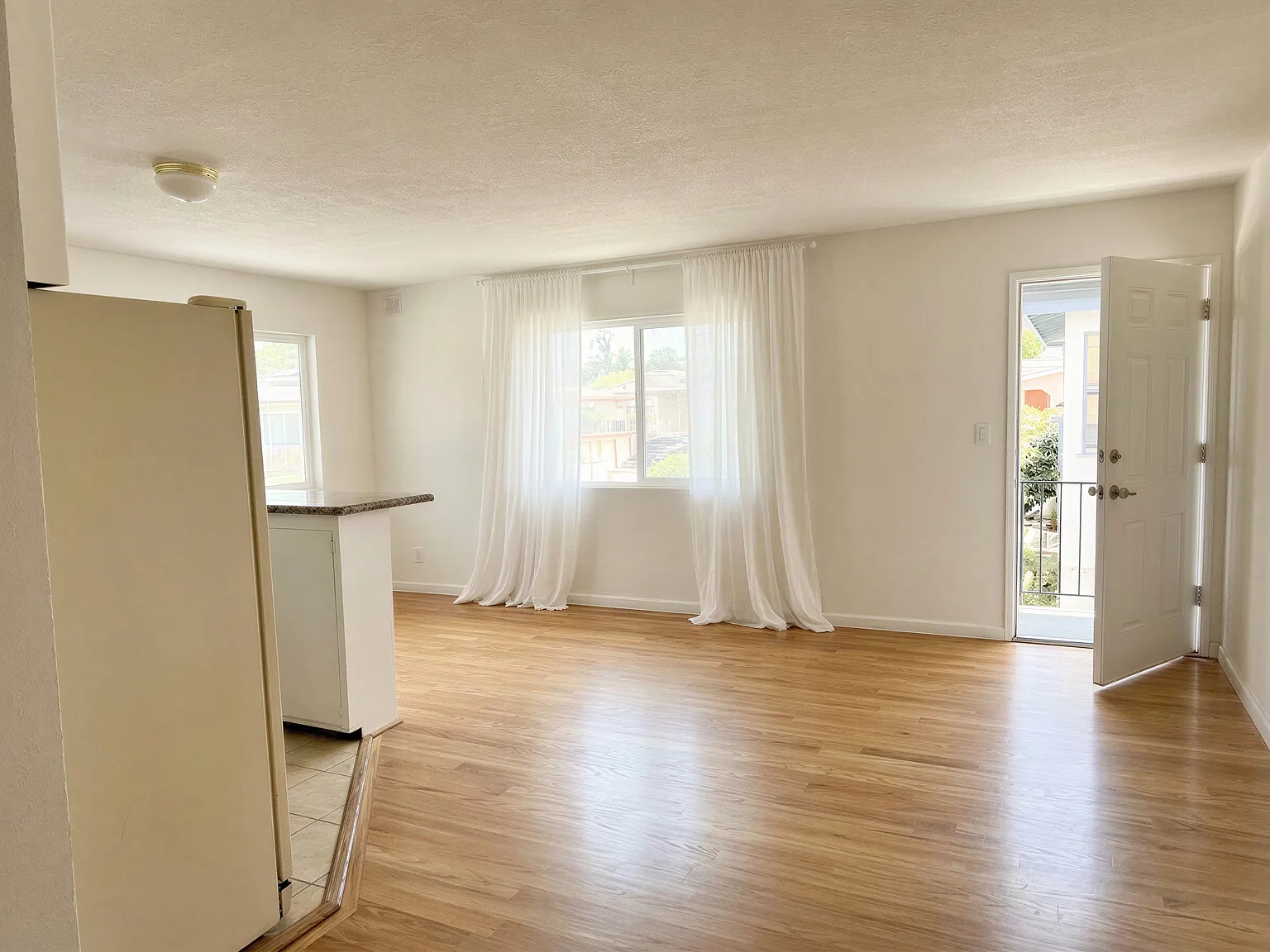 1 bed, 750 sqft, $2,000 — Photo 3