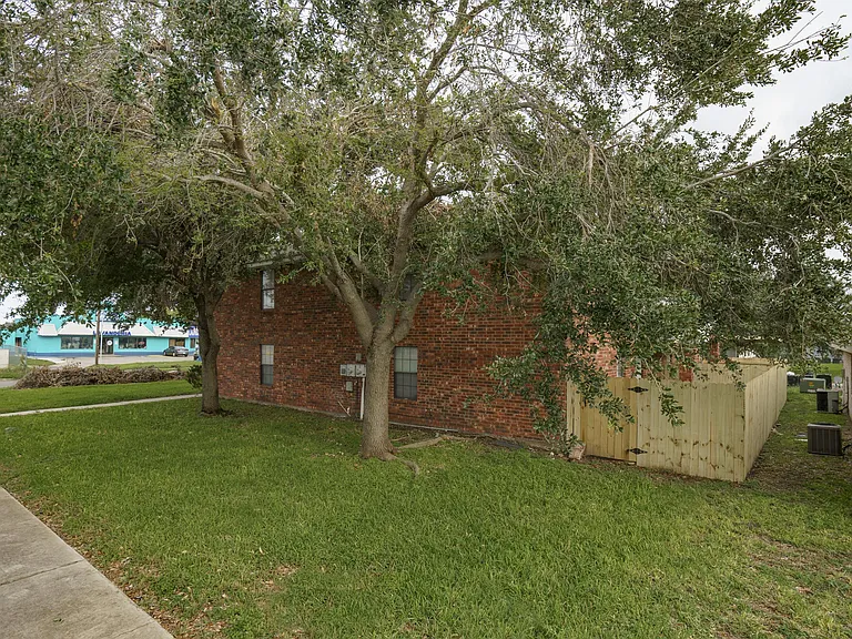 1918 Angus St S #3 — Photo 9