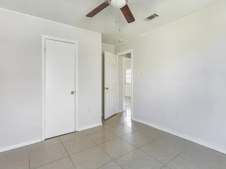 4136 Lac Street Pierre Dr — Photo 5