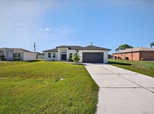 424 NW 4th Ter, Cape Coral, FL 33993