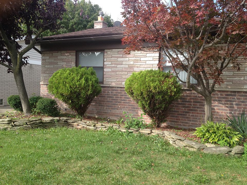 2nd image of 29553 Gregg Dr