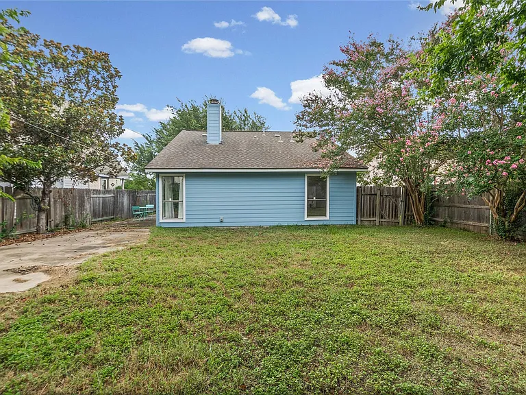 2408 Windrift Way — Photo 17