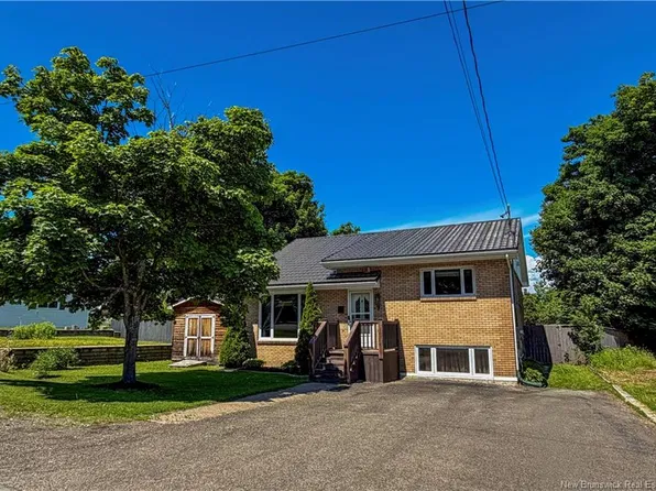 9 Stanley St, Campbellton, NB E3N 1G7