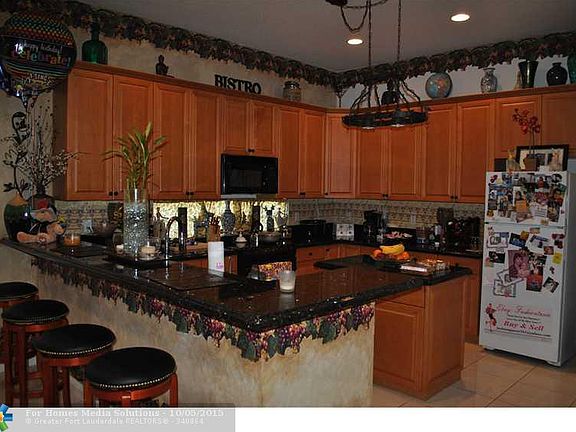 4th image of 9910 Coronado Lake Dr