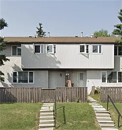 14215 82 Street Edmonton — Photo 1