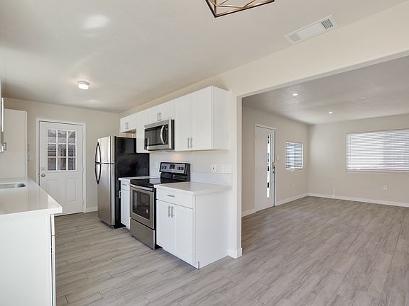4th image of 1115 Darmak Dr