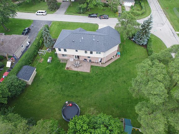 2nd image of 130 Hawthorne Ln