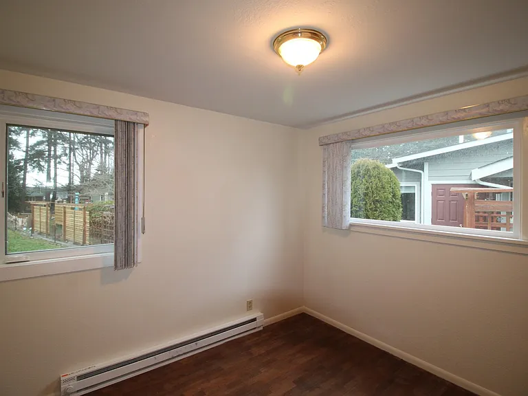 441 NE Regatta Dr — Photo 7
