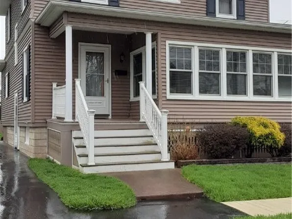 14 Van Buren St, Holley, NY 14470