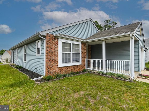 3rd image of 34 Knollwood Dr