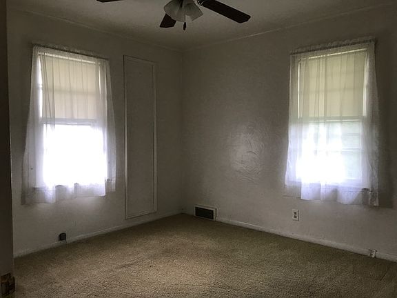 3rd image of 817 Crestview Dr