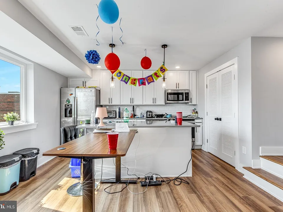 3965 Lancaster Ave #304