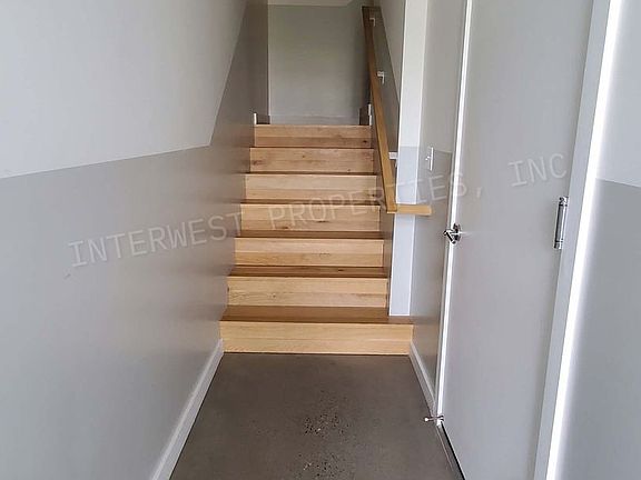 3rd image of 5284 N Vancouver Ave