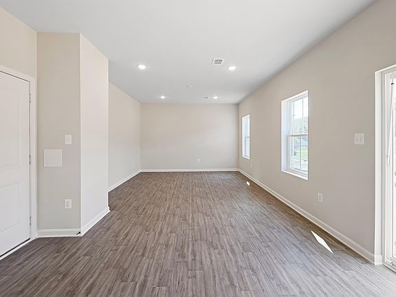 5th image of 214 Scoter Rd