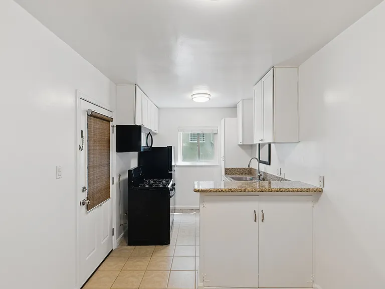 5804 Whitsett Ave #2 — Photo 12