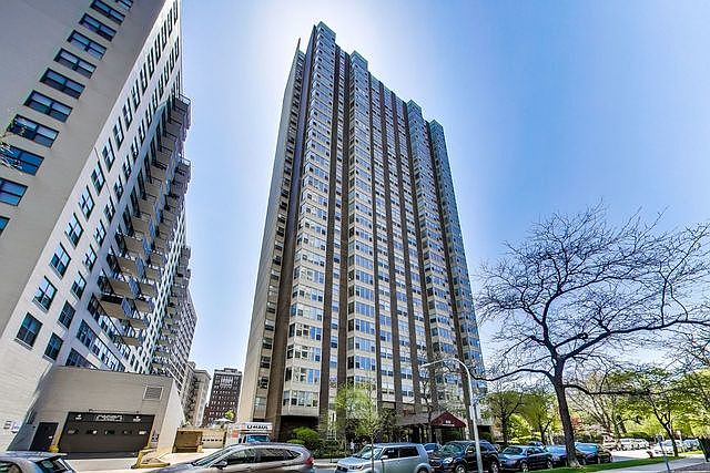 1st image of 525 W Hawthorne Pl APT 1407