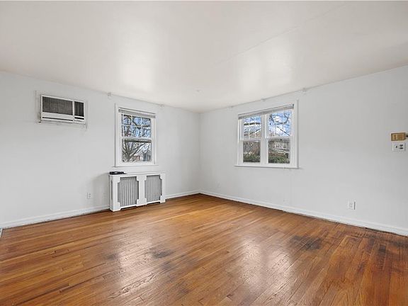 5th image of 305 S Greenleaf Ave