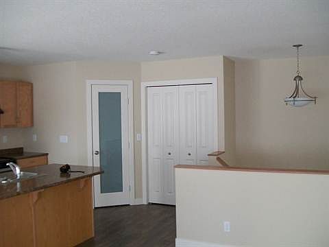 5th image of 33 Grandview Cres #0