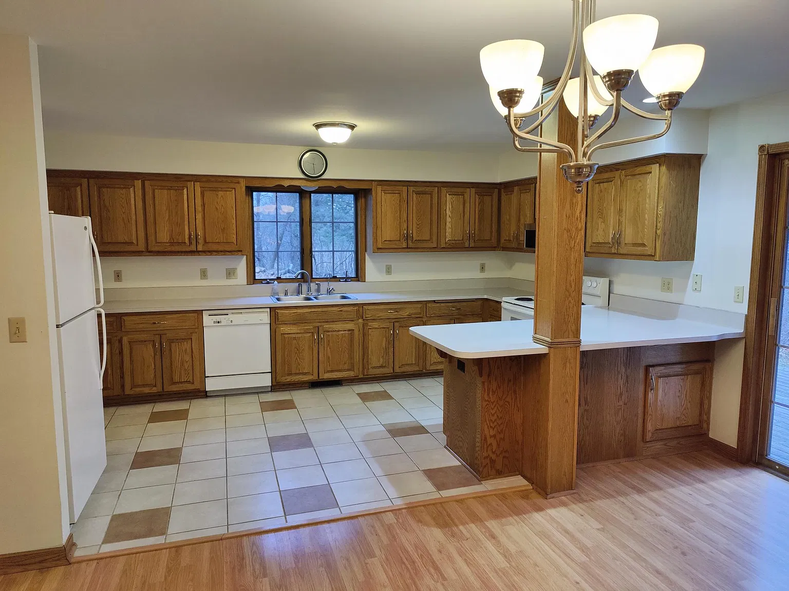3 bed, 1.5 bath, 1500 sqft, $2,600 — Photo 3