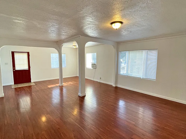 9037 Cattaraugus Ave — Photo 12