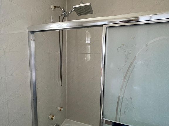 5th image of 261 Langston Ave #10B