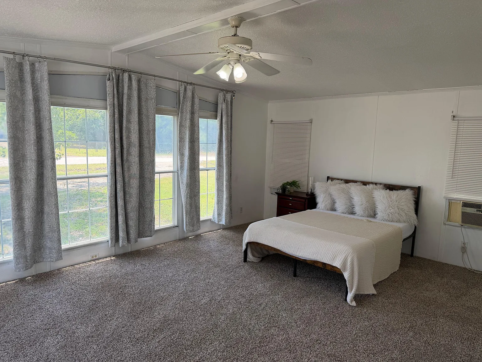 4 bed, 2.0 bath, 20000 sqft, $845 — Photo 1