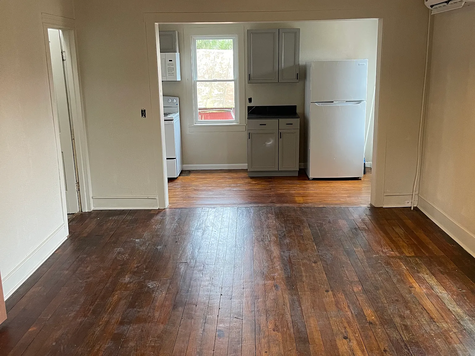 718 S State St Millville — Photo 4