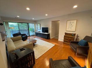 11309 Commonwealth Dr APT 103, Rockville, MD