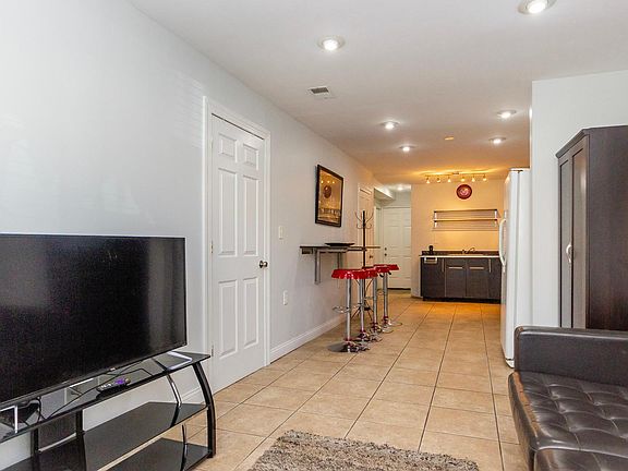 3rd image of 3227 W Beach Ave #G