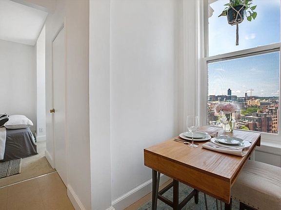 2nd image of 483 Beacon St #Penthouse 4