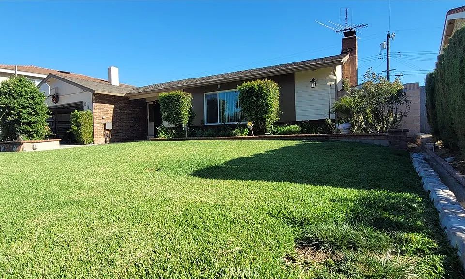 1st image of 834 Carina Ave
