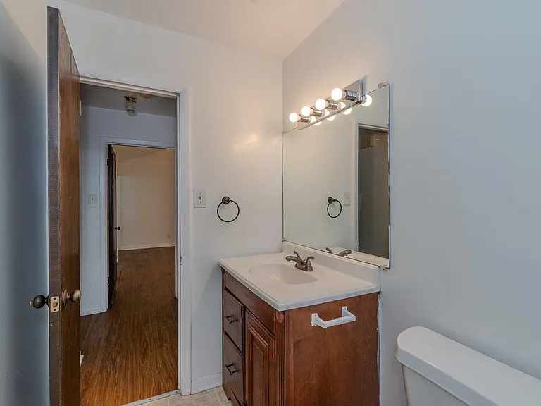 450 Norvell St — Photo 14
