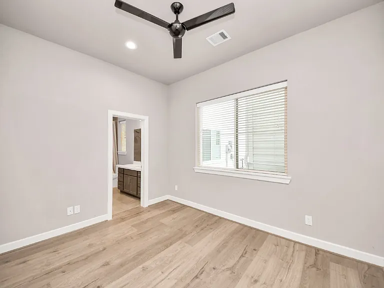 2114 Stuart St — Photo 8